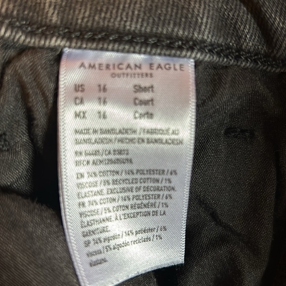 Women’s AE Curvy Mom Jean Size 16 short - Picture 4 of 4